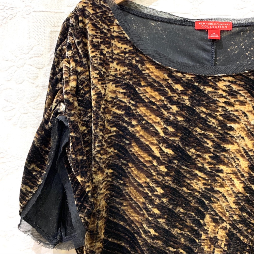 NY & CO velvet animal print sheer trim dress - Picture 4 of 7